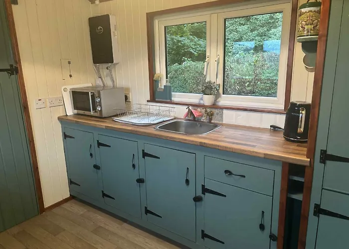 The Chestnut Hut Kemping